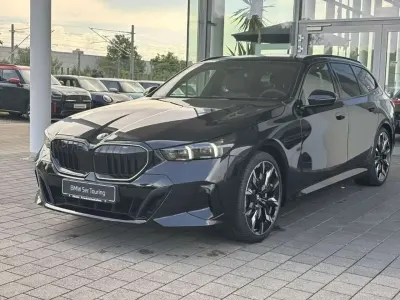 Neu BMW 540 M Sport 303 PS (222 kW) 2026 Saphirschwarz metallic Kombi