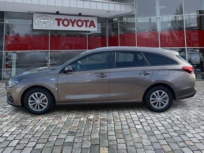 Gebraucht Hyundai i30 Select 120 PS (88 kW) 2022 Rot Kombi