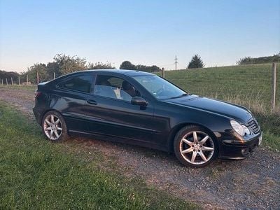 Gebraucht Mercedes C220 130 PS (95 kW) 2007 Schwarz Coupé