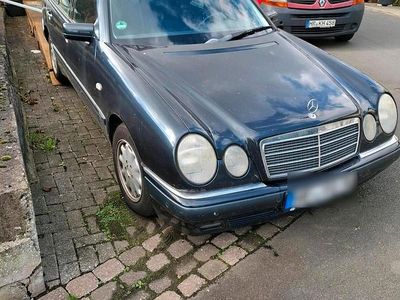 Mercedes E220