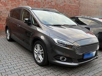 Gebraucht Ford S-MAX Titanium 164 PS (120 kW) 2018 Grau Van / Kleinbus