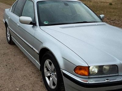 BMW 728