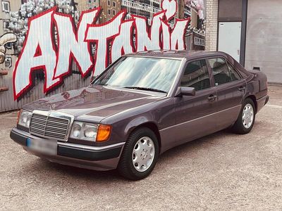Gebraucht Mercedes E230 132 PS (97 kW) 1992 Violet Limousine
