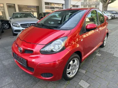 Gebraucht Toyota Aygo Cool 68 PS (50 kW) 2012 Rot Kleinwagen