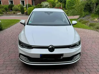 Gebraucht VW Golf VIII Life 150 PS (110 kW) 2020 Weiß Limousine