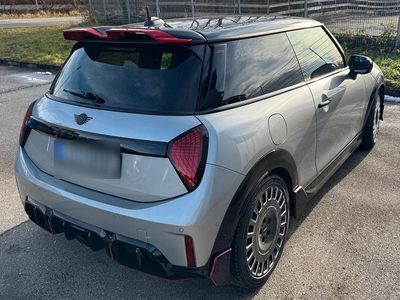 Neu Mini John Cooper Works 231 PS (169 kW) 2025 Silber Kleinwagen