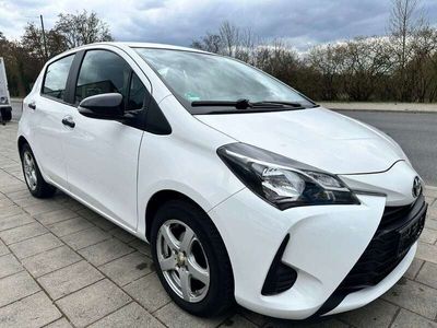 gebraucht Toyota Yaris Basis 2 HAND/8 FACH/AUX/SCHECKHEFT/EURO6