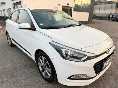 Gebraucht Hyundai i20 Passion 120 PS (88 kW) 2017 Weiß Limousine