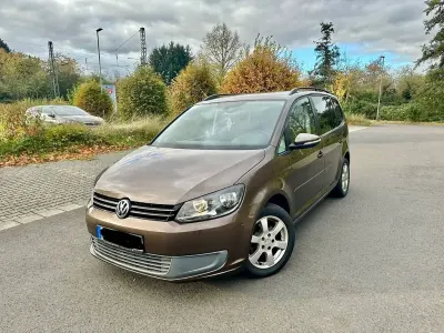 Gebraucht VW Touran Comfortline 105 PS (77 kW) 2011 Braun Van / Kleinbus