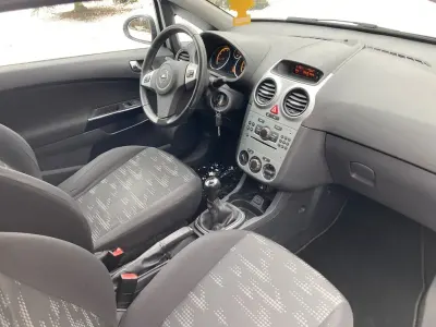 Gebraucht Opel Corsa Satellite 69 PS (50 kW) 2011 Silber Kleinwagen