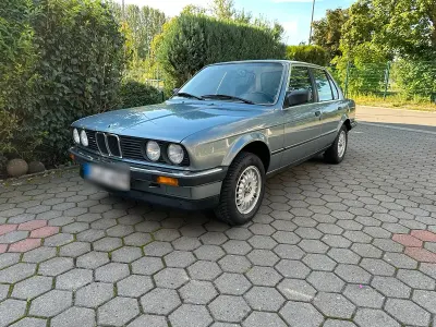 Gebraucht BMW 318 105 PS (77 kW) 1987 Blau Limousine