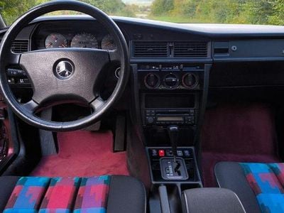 Gebraucht Mercedes 190 Avantgarde 109 PS (80 kW) 1992 Rot Limousine