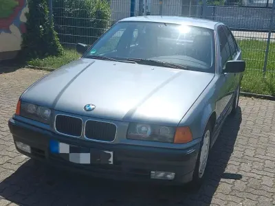 Gebraucht BMW 318 Basis 113 PS (83 kW) 1992 Grau Limousine