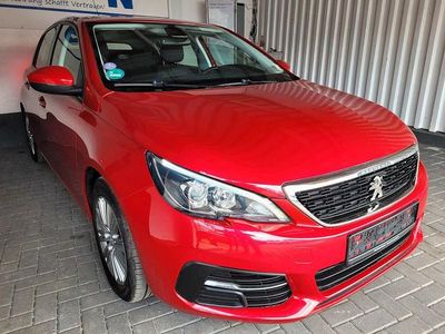 Gebraucht Peugeot 308 Active 131 PS (96 kW) 2019 Rot Limousine
