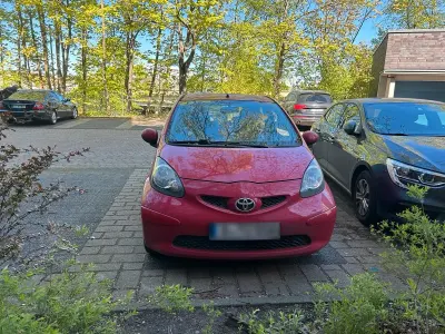 Gebraucht Toyota Aygo 68 PS (50 kW) 2006 Rot Kleinwagen