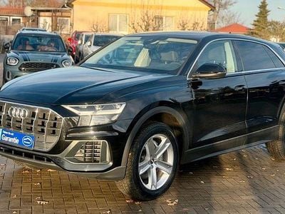 Gebraucht Audi Q8 Sport 231 PS (169 kW) 2020 Tiefschwarz SUV