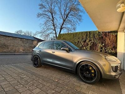 Grau Gebraucht 2015 Porsche Cayenne S SUV | 28.500 € (Etwas zu teuer)