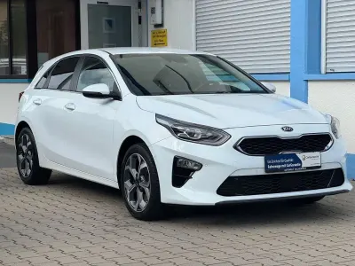 Gebraucht Kia Ceed Spirit 136 PS (100 kW) 2021 Weiß Kleinwagen