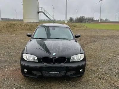 Begagnad BMW 116 116 HK (85 kW) 2005 Svart Halvkombi
