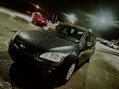 Grau Gebraucht 2007 Ford Focus Kombi | 750 € (Superpreis)