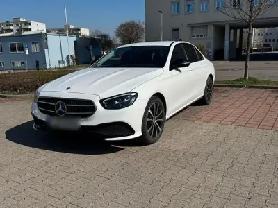 Gebraucht Mercedes E300 Avantgarde 211 PS (155 kW) 2021 Weiß Limousine
