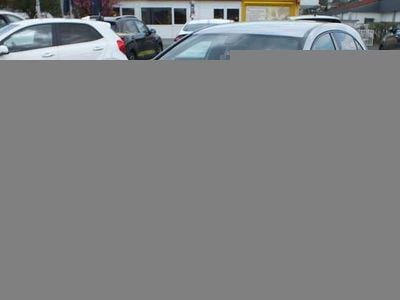 Gebraucht Mercedes A180 122 PS (89 kW) 2015 Polarsilber  metalliclack Limousine
