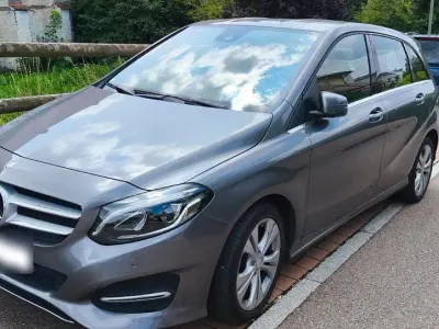 Gebraucht Mercedes B180 Urban 122 PS (89 kW) 2015 Grau Kleinwagen