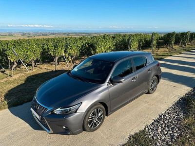 Lexus CT200h