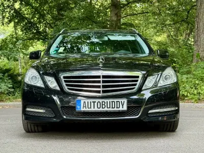 Gebraucht Mercedes E200 Avantgarde 136 PS (100 kW) 2012 Schwarz Limousine