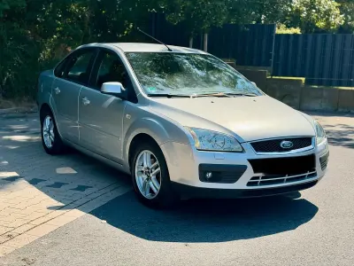 Gebraucht Ford Focus Ghia 101 PS (74 kW) 2005 Silber Limousine
