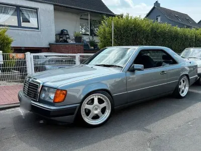 Gebraucht Mercedes 230 136 PS (100 kW) 1990 Silber Coupé