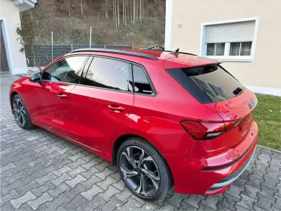Gebraucht Audi A3 e-tron S-Line 116 PS (85 kW) 2024 Rot Kleinwagen