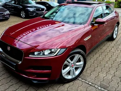 Gebraucht Jaguar F-Pace Portfolio 300 PS (220 kW) 2016 Odyssey red SUV
