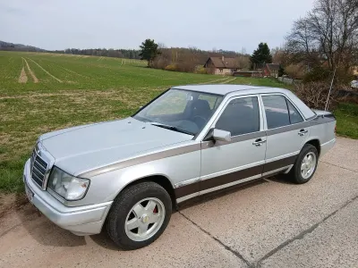 Gebraucht Mercedes E230 132 PS (97 kW) 1987 Silber Limousine