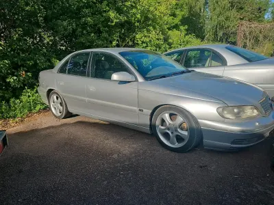Używany Opel Omega 211 KM (155 kW) 1999 Srebrny Sedan/Limuzyna