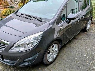 Grau Gebraucht 2011 Opel Meriva Van / Kleinbus | 6.290 € (Fairer Preis)