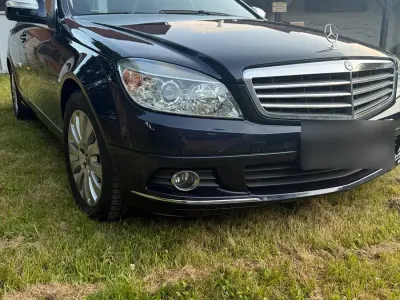 Gebraucht Mercedes C200 136 PS (100 kW) 2009 Blau Limousine