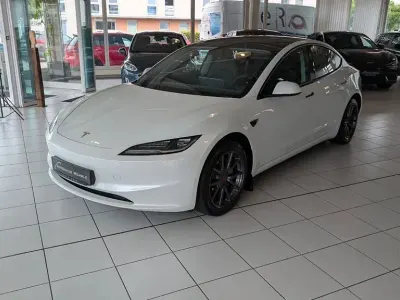 Gebraucht Tesla Model 3 Standard Range 208 kW (283 PS) 2023 Pearl white multicoat Limousine
