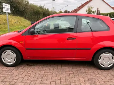 Gebraucht Ford Fiesta 70 PS (51 kW) 2005 Rot Kleinwagen