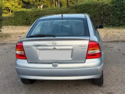 Gebraucht Opel Astra 106 PS (77 kW) 2000 Grau Limousine