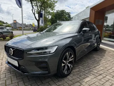 Gebraucht Volvo V60 Plus 197 PS (144 kW) 2025 Grün Kombi