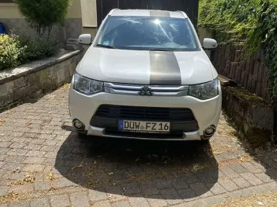 Gebraucht Mitsubishi Outlander Classic Collection Plus 150 PS (110 kW) 2015 Weiß SUV