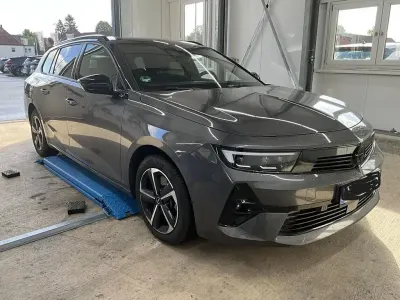 Gebraucht Opel Astra 131 PS (96 kW) 2024 Grau Kombi
