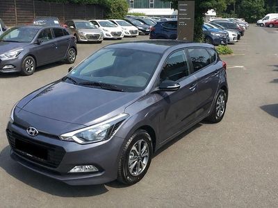 Gebraucht Hyundai i20 Passion 84 PS (61 kW) 2018 Grau Kleinwagen