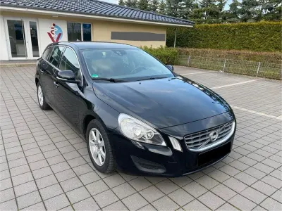 Gebraucht Volvo V60 Momentum 163 PS (119 kW) 2011 Schwarz Kombi