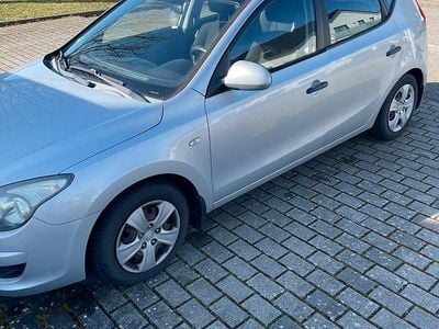 Gebraucht Hyundai i30 109 PS (80 kW) 2010 Silber Limousine