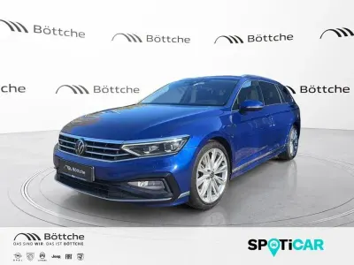 Gebraucht VW Passat R-line 150 PS (110 kW) 2023 Lapiz blue metallic Kombi