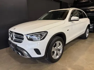 Gebraucht Mercedes GLC300e 211 PS (155 kW) 2021 Weiß SUV