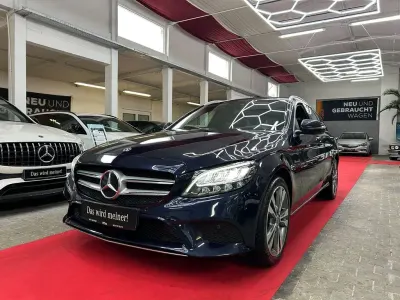 Gebraucht Mercedes C200 Avantgarde 184 PS (135 kW) 2019 Blau Limousine