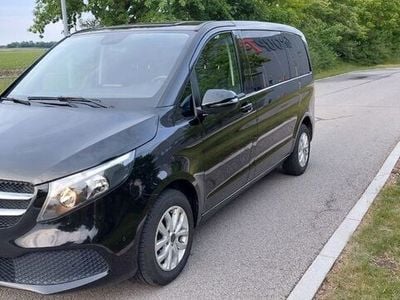 Mercedes V220